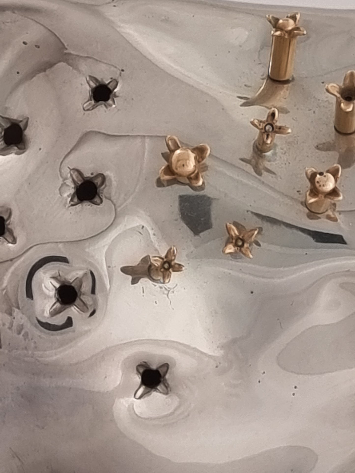 Close up on the cloves made of 14k gold