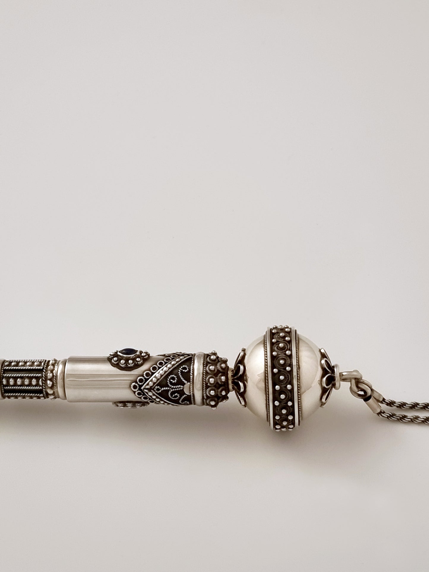 Head of Amos Torah pointer