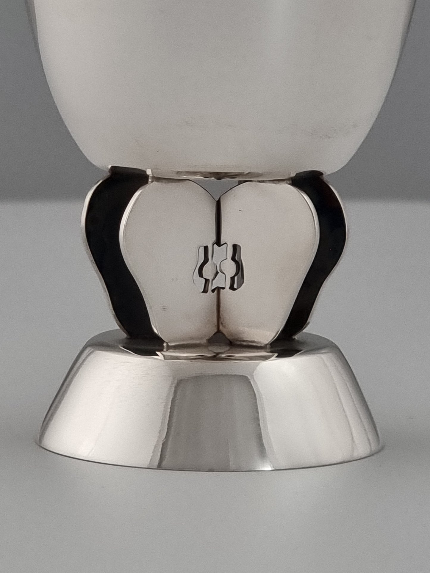 Four-sided apple Kiddush cup